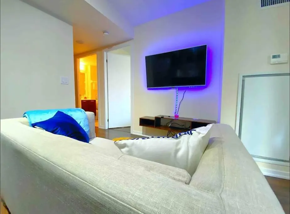 Cozy One Bedroom Unit With Balcony Toronto Apartment